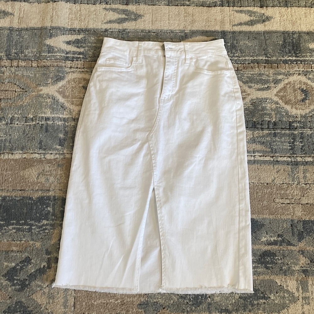 White denim skirt